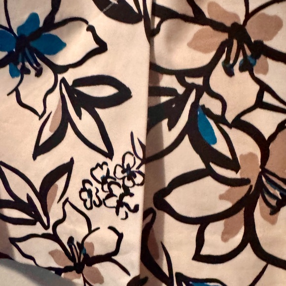 Teal blouse with teal and black highlights on a white skirt. - Picture 13 of 15